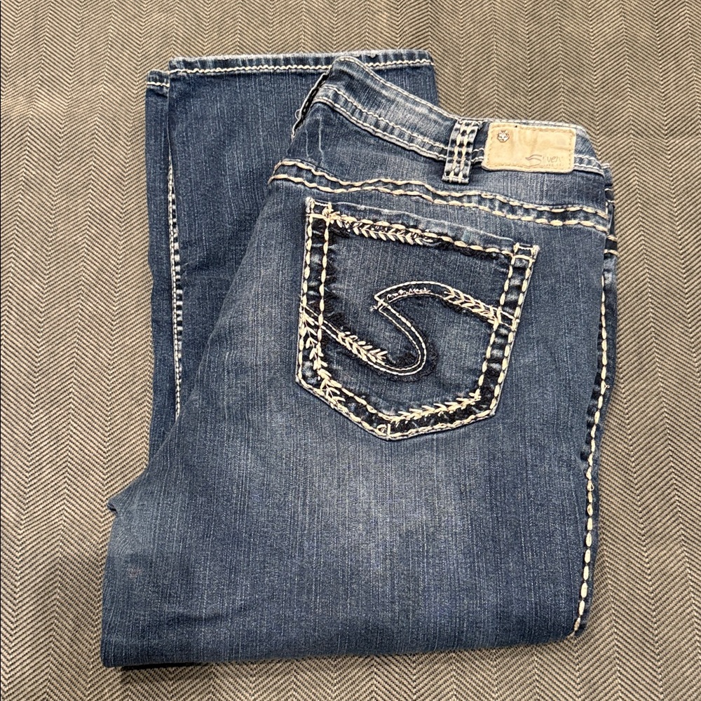Silver Jeans Blue Capris with Embroidered Pocket